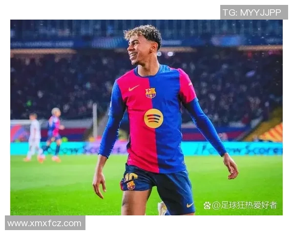 《聚焦足球写真:球星风采与赛场背后的真实故事》