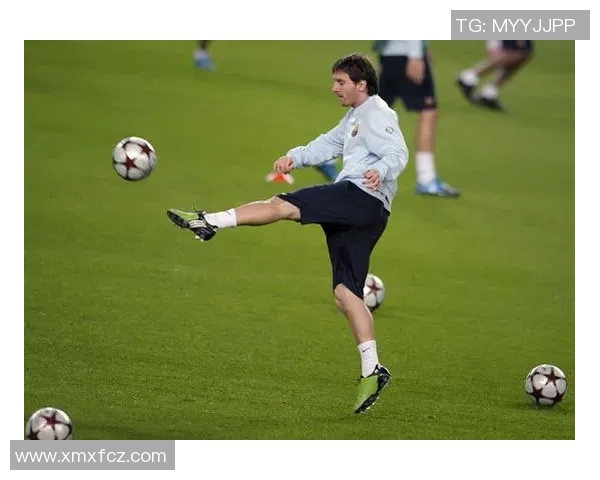 全球足坛风云人物踢足球引领潮流这位球星备受瞩目成就无可比拟