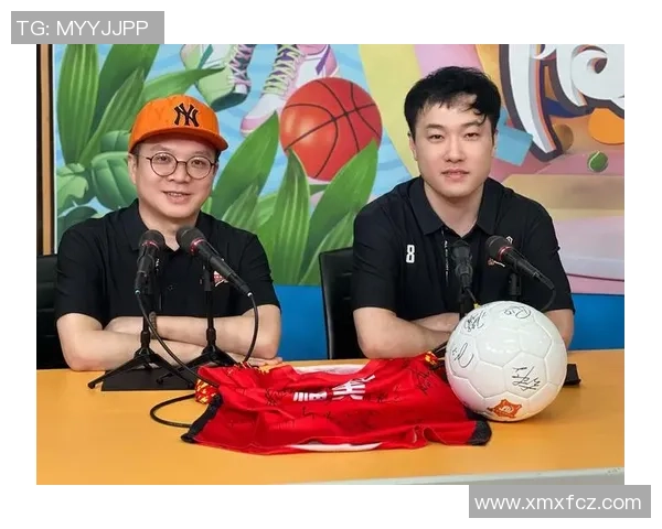 足球巨星赛场争锋互指对方引发激烈争议与球迷热烈讨论